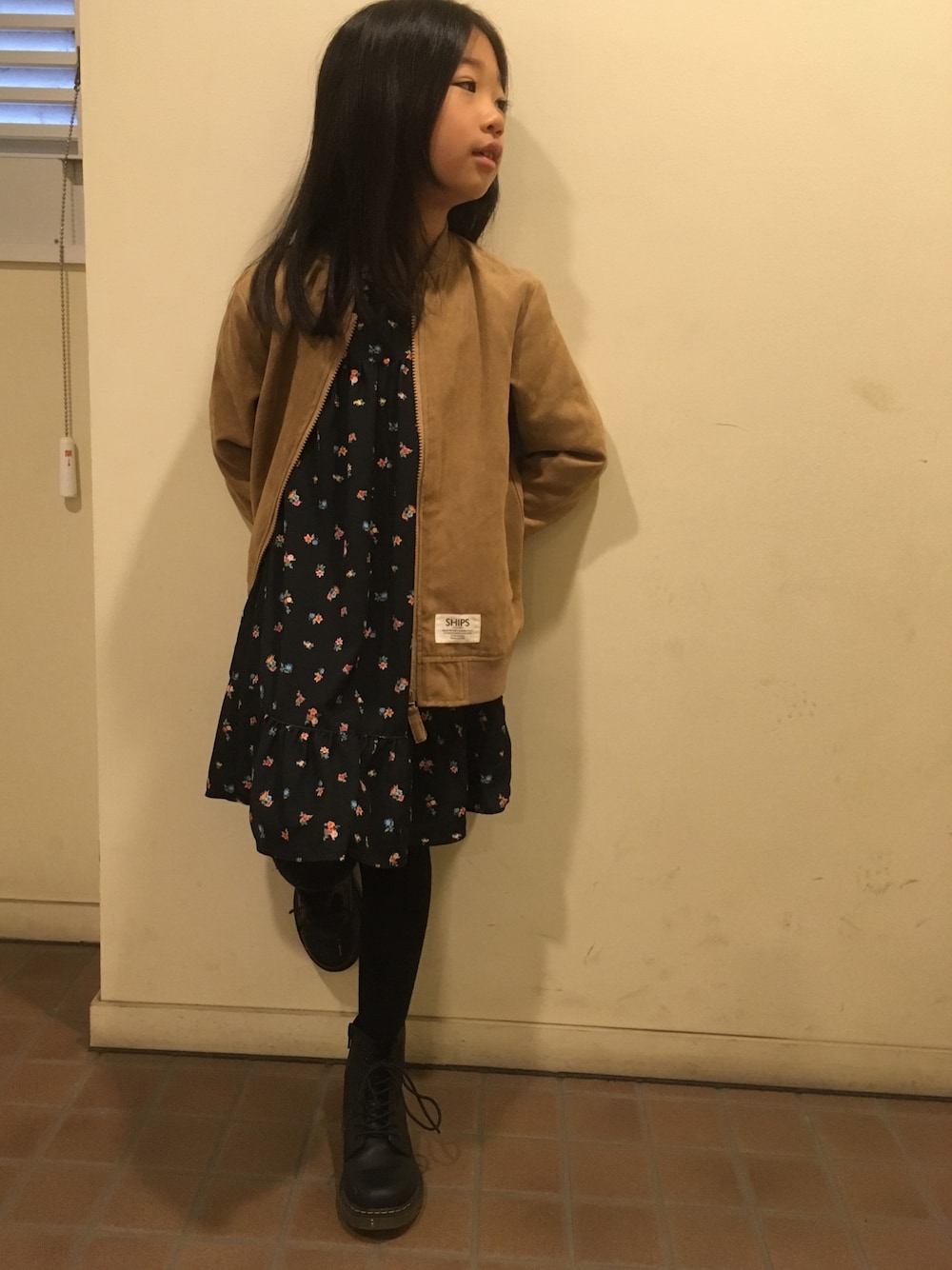 「キッズコーデ、おんなのこ」｜「SHIPS KIDSのアイテム（ブルゾン、ベージュ系）」を使った、すぅさん（キッズ・123cm）の秋コーディネートの1枚目の写真