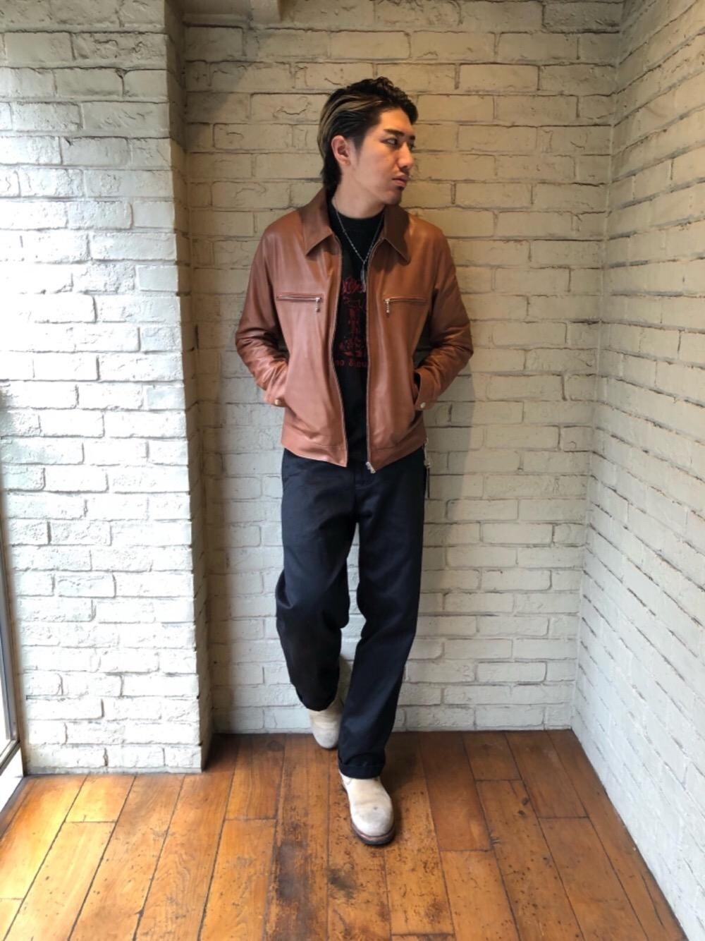 「ニット、レザー、アメカジ、チノパン、革ジャン、ルード、シングルライダース、ミリタリーパンツ」｜「HYSTERIC GLAMOURのラムレザー 衿付シングルライダースジャケット（ライダースジャケット、ベージュ系）」を使った、YUTOさん（メンズ・172cm）の秋コーディネートの1枚目の写真