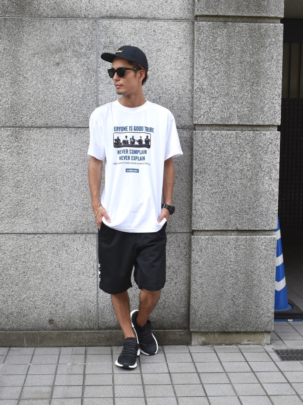「カジュアルコーデ、夏コーデ、シンプル、ストリート、カジュアル、street、DOUBLE STEAL、ハーフパンツ、夏」｜「DOUBLE STEALのNative Line ハーフパンツ（その他パンツ、ブラック系）」を使った、まっつんさん（メンズ・173cm）の夏コーディネートの1枚目の写真