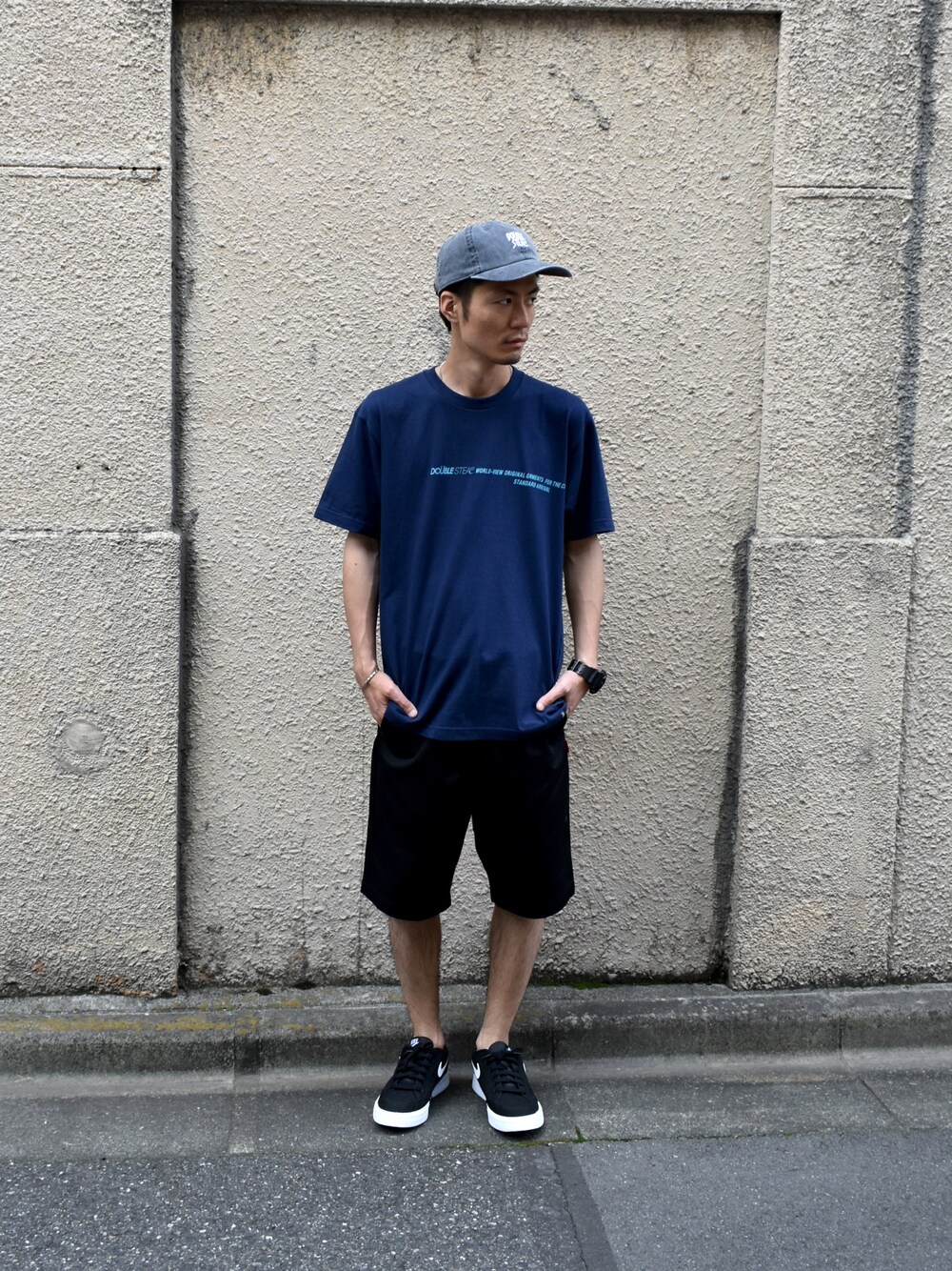 「夏、ゆるコーデ、お洒落さんとつながりたい、今日のコーデ、Tシャツ、きれいめカジュアル、ラフ、オトナカジュアル、ストリート、DOUBLE STEAL」｜「DOUBLE STEALのLENGTH LOGO Tシャツ（Tシャツ/カットソー、ブルー系）」を使った、まっつんさん（メンズ・173cm）の夏コーディネートの1枚目の写真