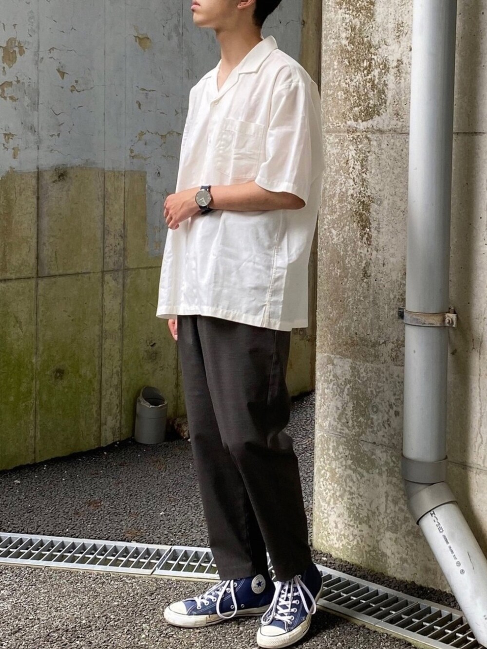 「休日スタイル、リラックススタイル、オーバーサイズ、ビッグシルエット、チェックパンツ、きれいめカジュアル、プチプラ、アースカラー、カジュアル」｜「GLOBAL WORKのハイブリッドリネンオープンシャツ/876514（シャツ/ブラウス、ホワイト系）」を使った、おのさん（メンズ・175cm）の夏コーディネートの1枚目の写真