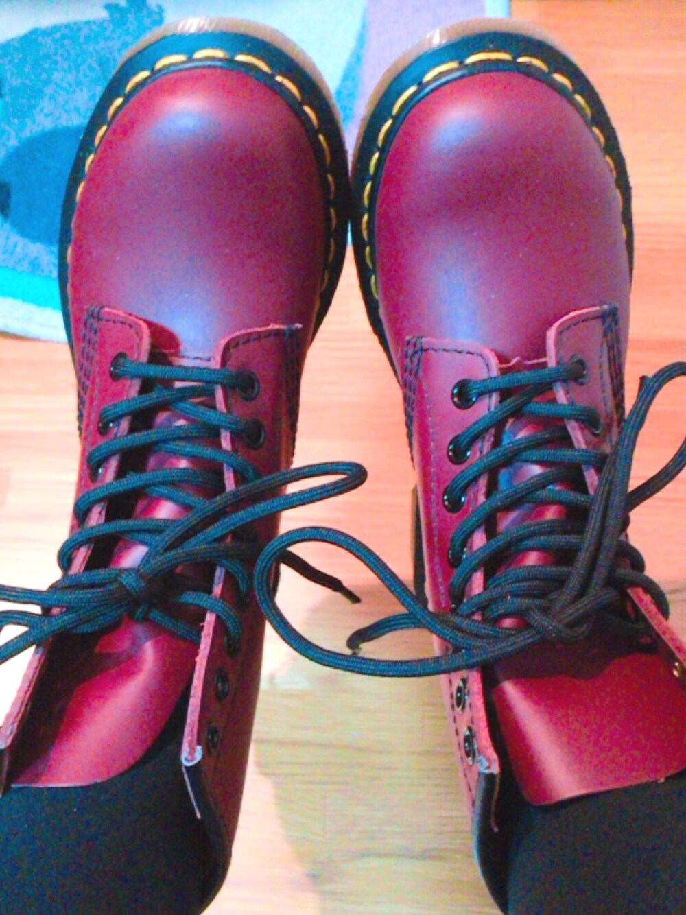 「Dr. Martensのアイテム（ブーツ、レッド系）」を使った、Amityさん（レディース・155cm）の冬コーディネートの1枚目の写真