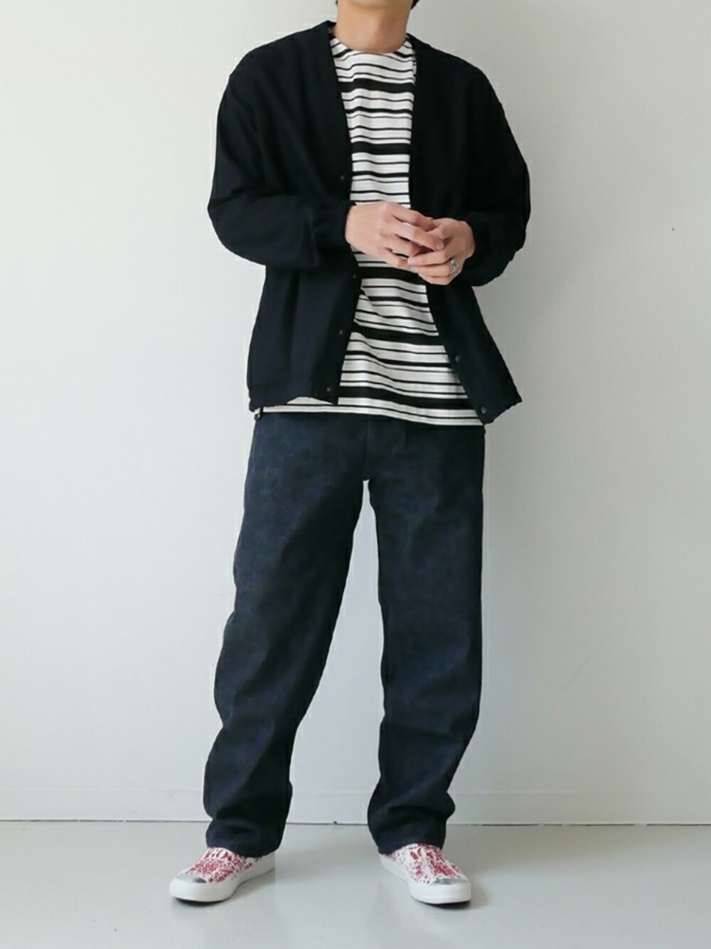 その他のカーディガン/ボレロ、その他のTシャツ/カットソー、その他のデニムパンツを着用したメンズの春コーディネートの1枚目の写真