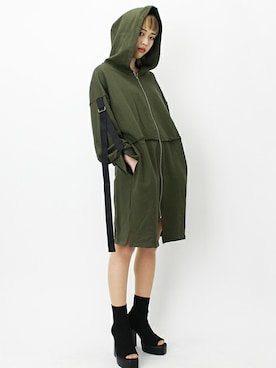 「アイテム（パーカー、グリーン系）」を使った、BARAKさん（レディース・165cm）の春コーディネート