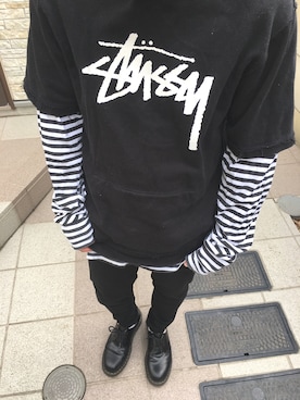 「STUSSY（ステューシー）のアイテム（パーカー、ブラック系）」を使った、次郎丸 浩之さん（メンズ・169cm）の冬コーディネート