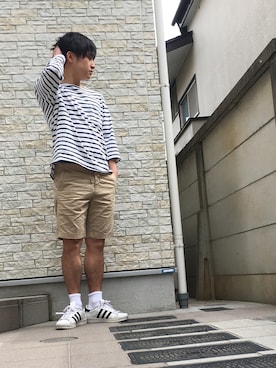 「GU（ジーユー）のアイテム（Tシャツ/カットソー、ブルー系）」を使った、次郎丸 浩之さん（メンズ・169cm）の冬コーディネート