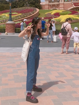 「tommy jeans（トミー ジーンズ）のアイテム（オールインワン・サロペット）」を使った、baezさん（レディース・155cm）の夏コーディネート