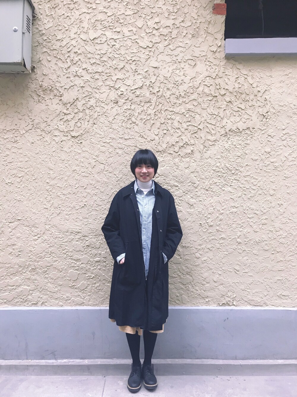 「UNIQLOのアイテム（トレンチコート、ブラック系）」を使った、樂仔Yukiさん（レディース・170cm）の冬コーディネートの1枚目の写真