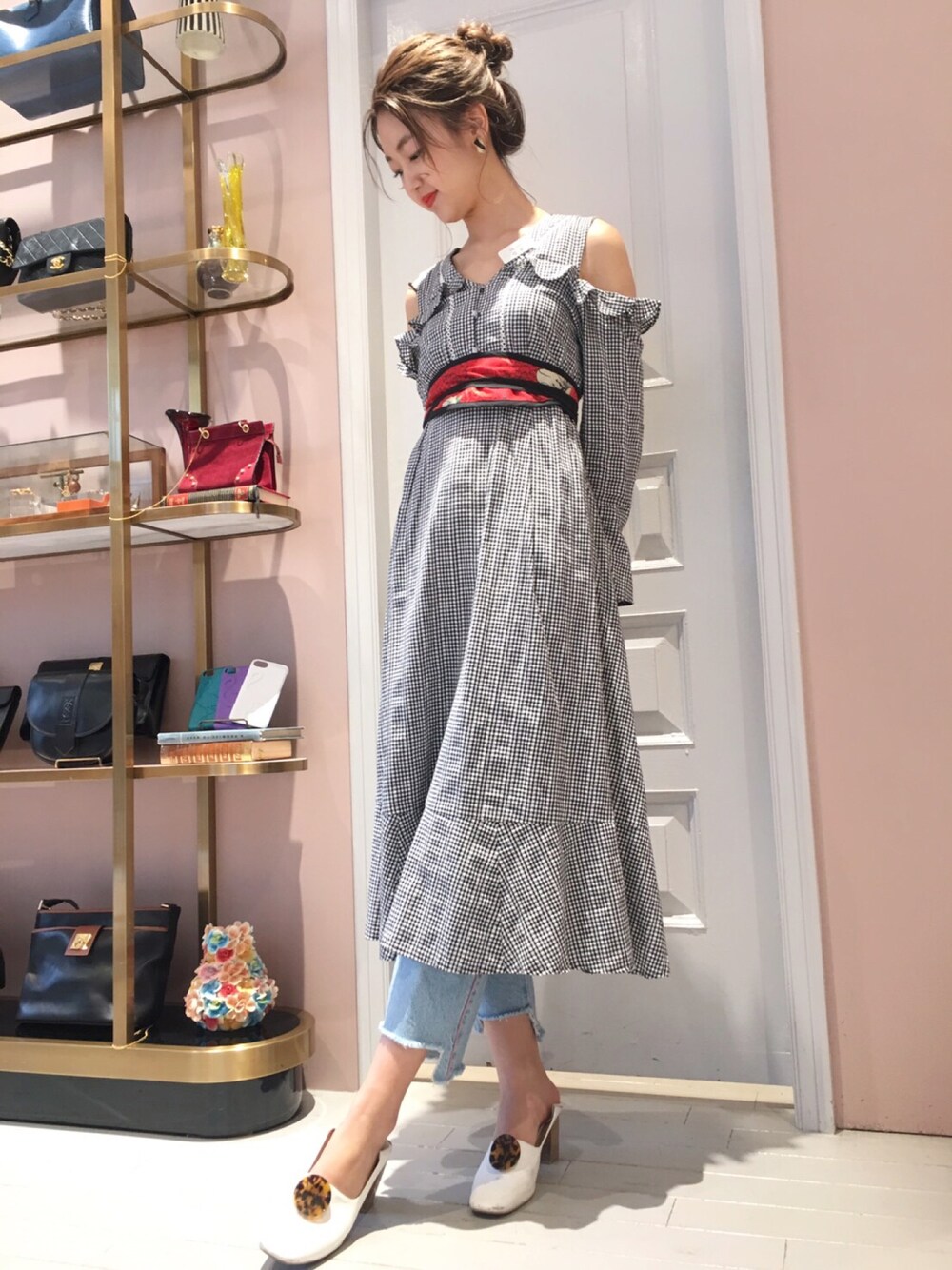 「Lily Brown、Lilybrown、ワンピース、カジュアルコーデ、ギンガムチェック、サッシュベルト、ベルト、outfit」｜「LILY BROWNのフレアロングワンピース（ワンピース、ブラック系）」を使った、erina sumitomoさん（レディース・168cm）の春コーディネートの1枚目の写真