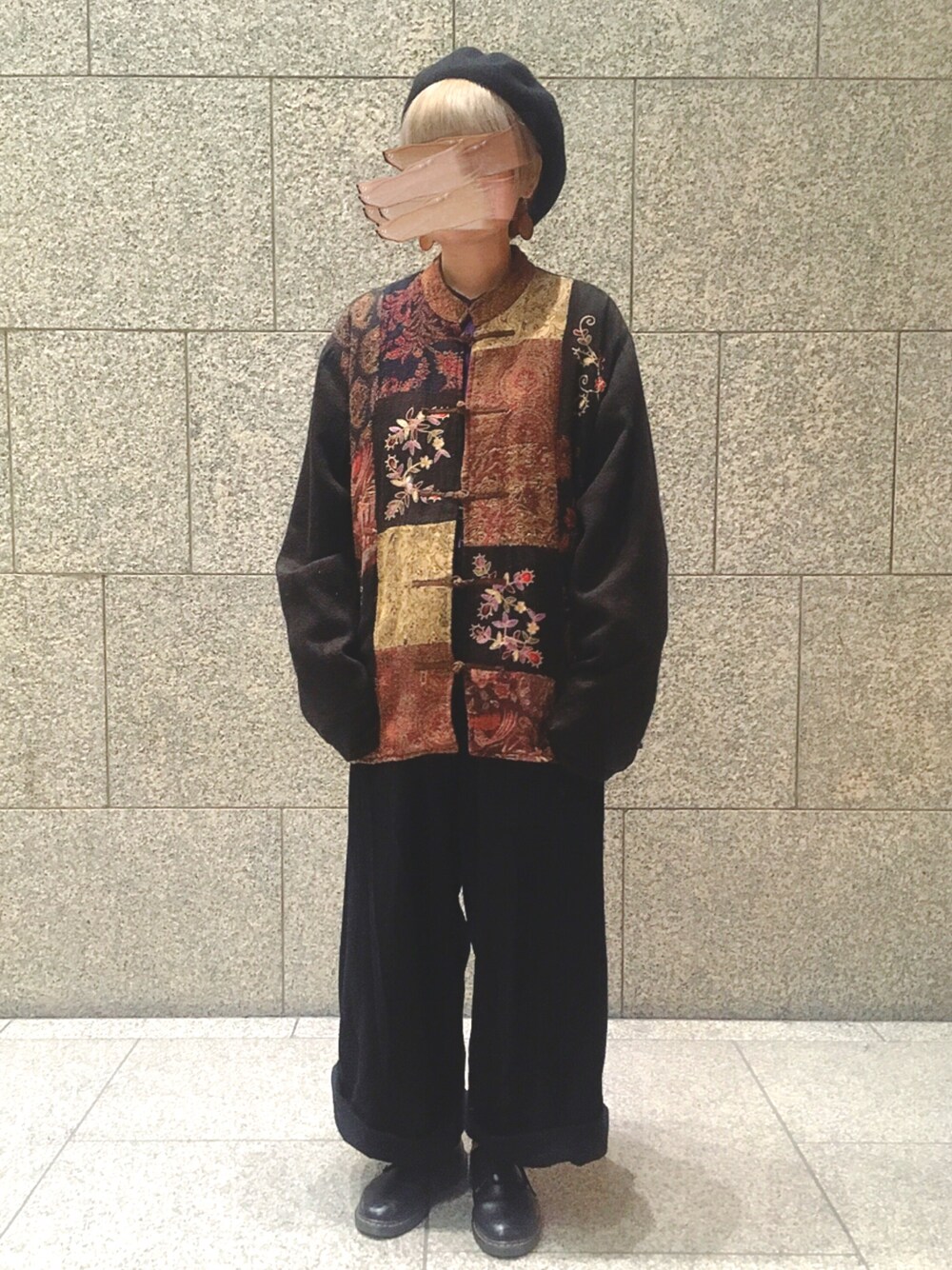 「チャイナ服、古着、ootd、zucca、used、ベレー帽、Dr.Martens、個性的、柄シャツ、冬コーデ」｜「ベレー帽のアイテム（ハンチング/ベレー帽、ブラック系）」を使った、ナ オ.さん（レディース・157cm）の冬コーディネートの1枚目の写真