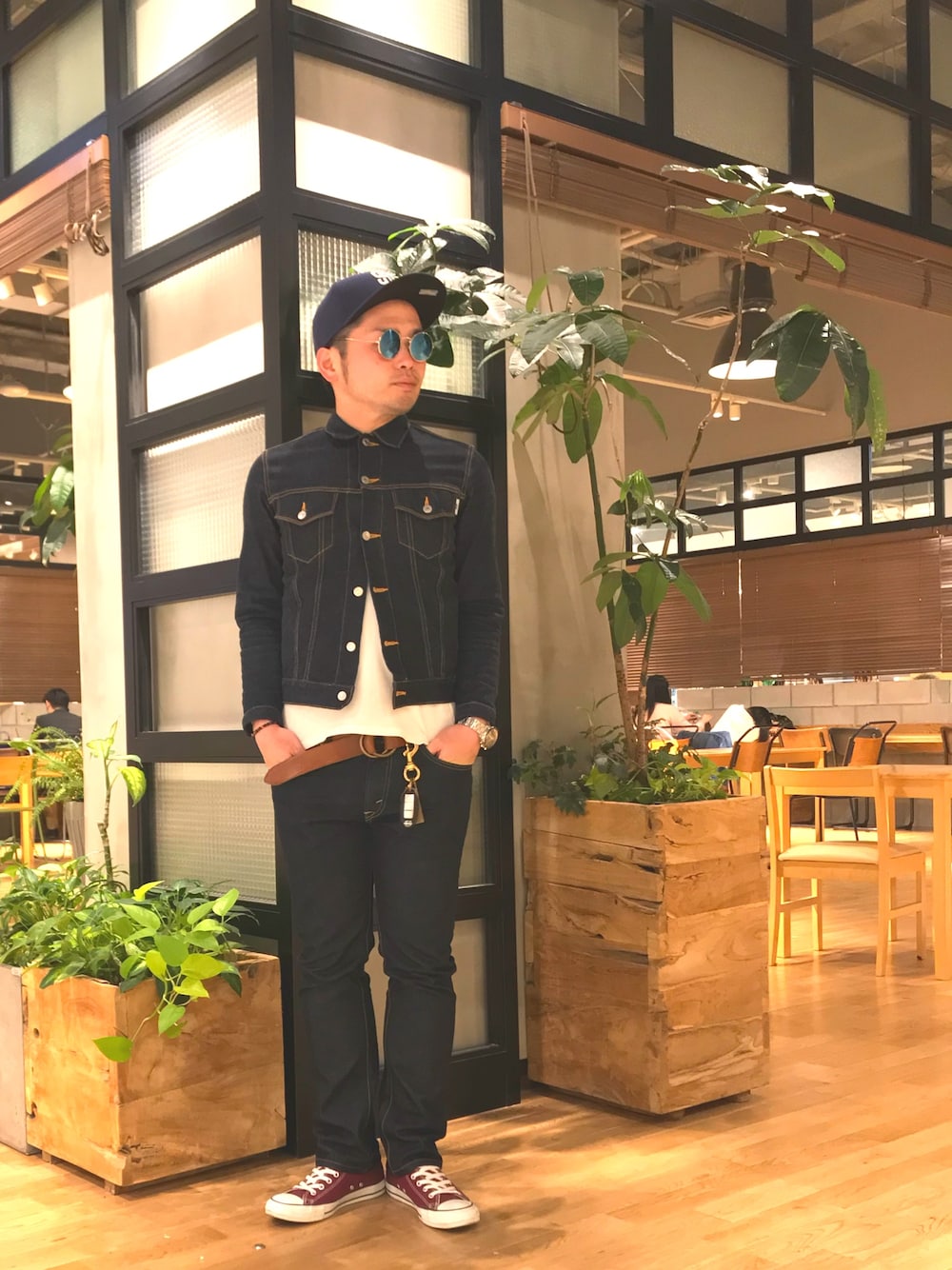 「オトナカジュアル、カジュアルコーデ、春コーデ、デニム、デニムオンデニム、コンバース、オールスター、サンディエゴパドレス、牧田和久、シンプル」｜「NEW ERAのサンディエゴ・パドレス（キャップ、ブルー系）」を使った、タケウチ☆ボンバイエさん（メンズ・173cm）の春コーディネートの1枚目の写真