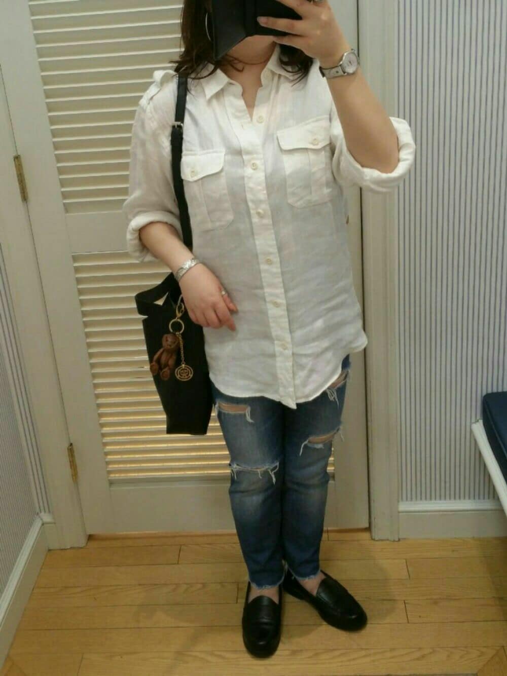 「シンプル、デブでもオシャレ、ぽっちゃり、ぽっちゃりコーデ、ローファー、白シャツ×デニム、カジュアル」｜「GUのアイテム（デニムパンツ、ブルー系）」を使った、yoneさん（レディース・157cm）の秋コーディネートの1枚目の写真