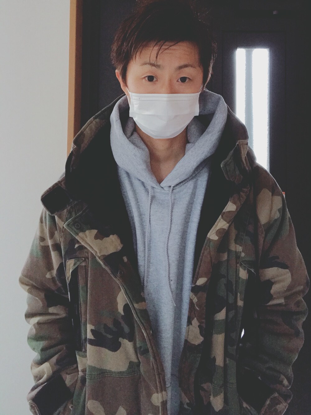 「キス、kith、パーカー、カモフラージュ、カモフラ」｜「Championの【champion】チャンピオン 9.0oz スーパービッグ スウェット プルオーバーパーカー（パーカー、グレー系）」を使った、H.Mさん（メンズ・177cm）の冬コーディネートの1枚目の写真