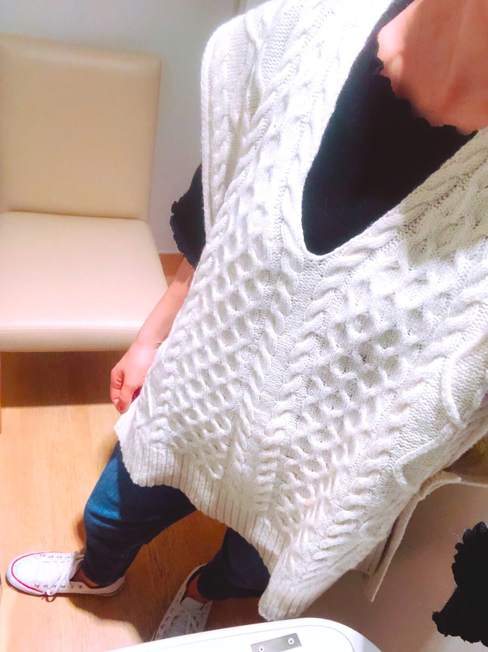 「niko and...のケーブルニットベスト（ベスト、ホワイト系）」を使った、nico☺︎さん（レディース・158cm）の秋コーディネートの1枚目の写真
