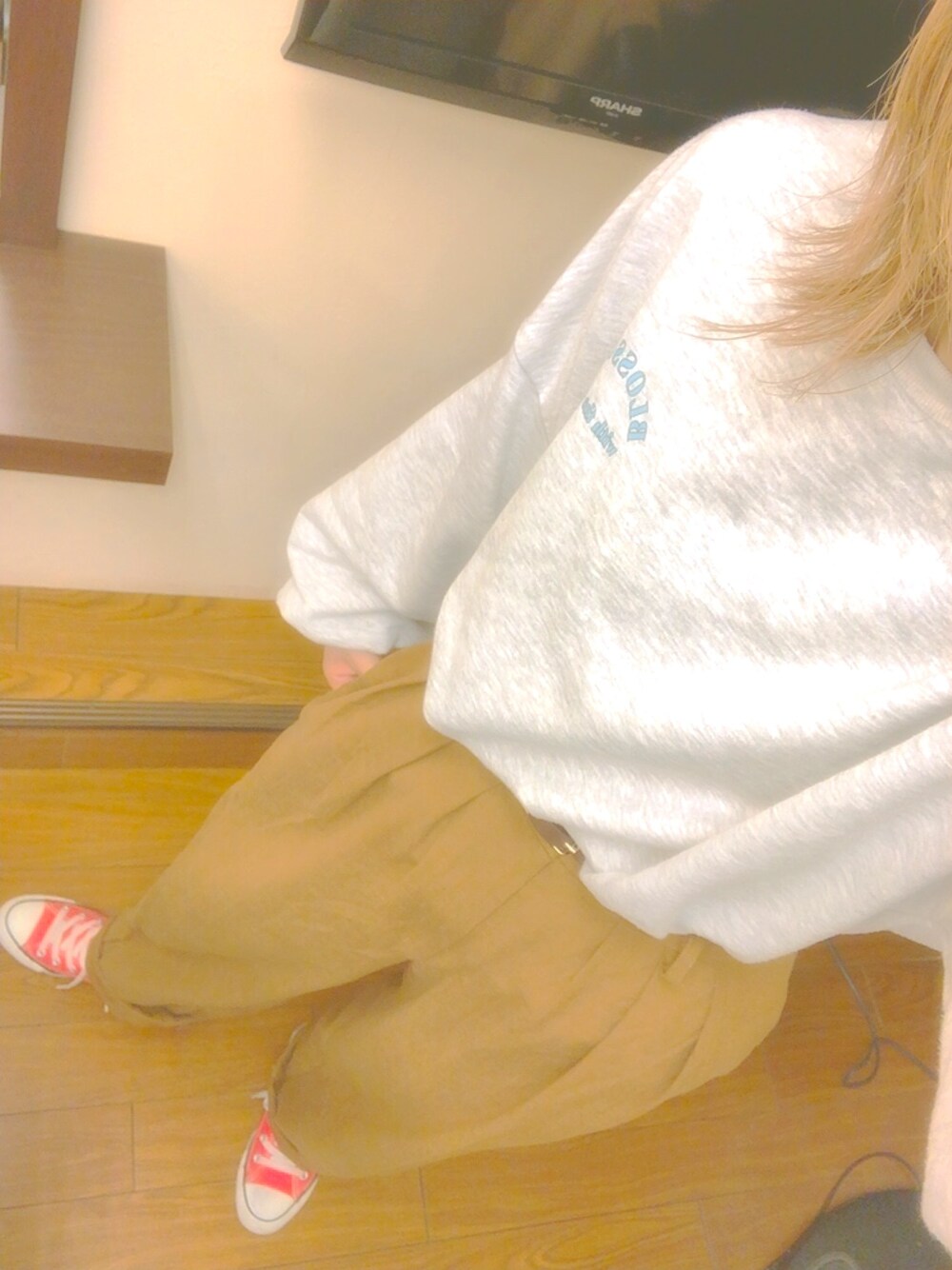 「しまむらのアイテム（スウェット、グレー系）」を使った、nico☺︎さん（レディース・158cm）の春コーディネートの1枚目の写真