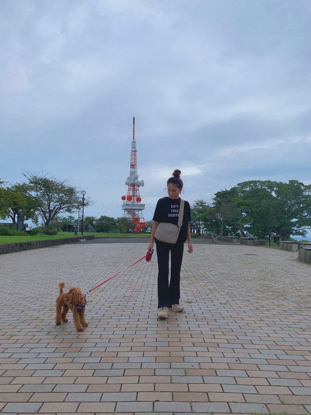 「今日のコーデ、低身長コーデ、プチプラコーデ、ママコーデ、ootd、ベージュ、おさんぽスタイル」｜「ZARAのアイテム（Tシャツ/カットソー、ブラック系）」を使った、yu12k34o5さん（レディース・155cm）の秋コーディネートの1枚目の写真