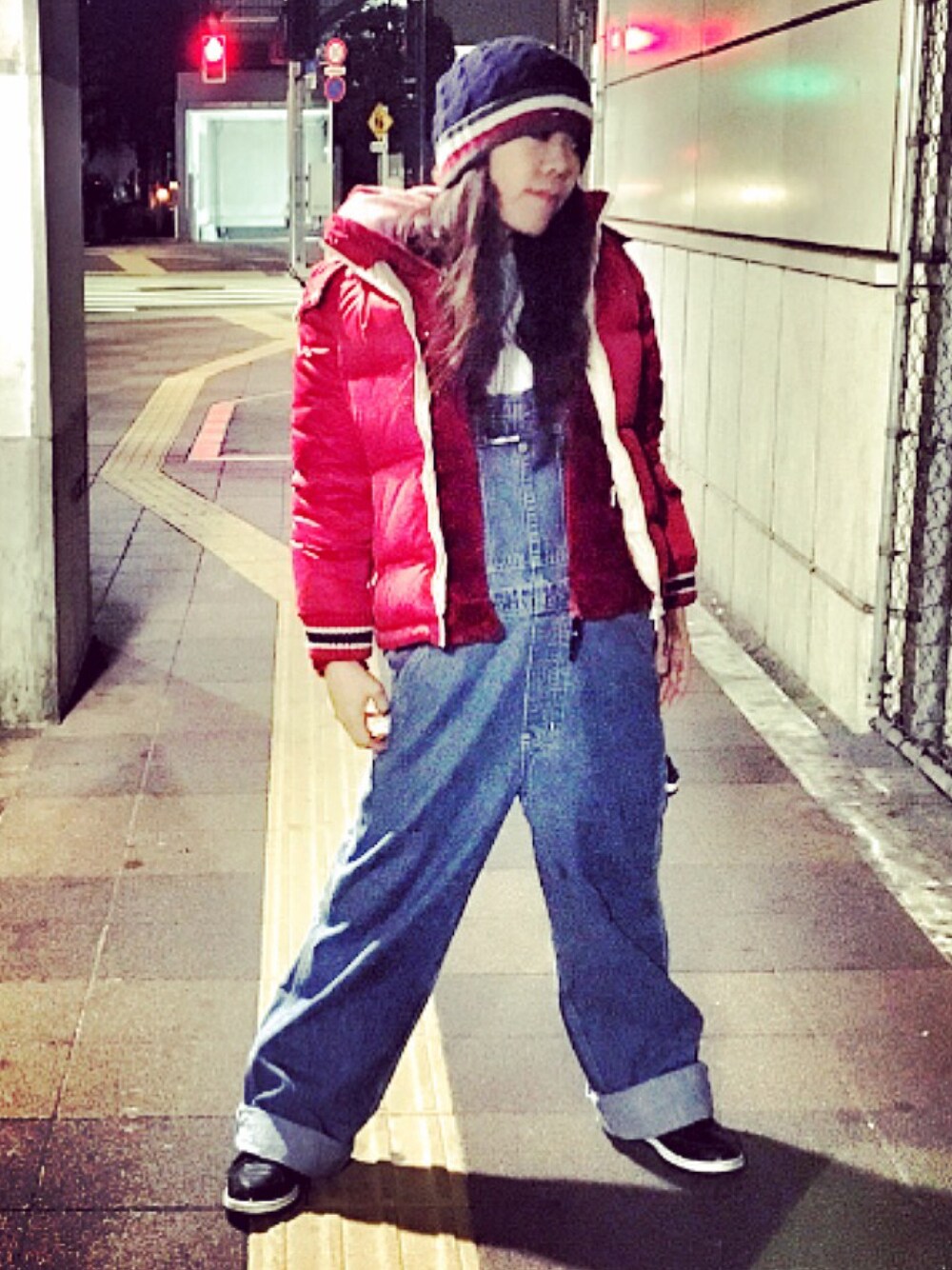 「90’s、HIPHOP、street、泪橋、R&B」｜「TOMMY HILFIGERのアイテム（ニットキャップ/ビーニー、ブルー系）」を使った、WODDYFUNKさん（レディース・154cm）の冬コーディネートの1枚目の写真
