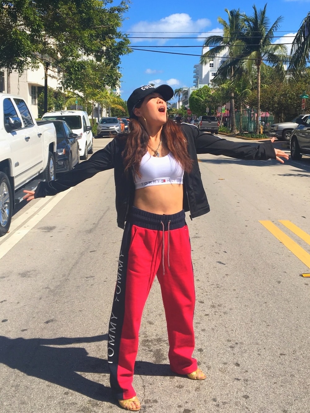 「リゾートカジュアル、リゾートスタイル、90’s、スポーツミックス、アスレジャー、キャップ、sporty」｜「miami heatのアイテム（キャップ、ブラック系）」を使った、WODDYFUNKさん（レディース・154cm）の春コーディネートの1枚目の写真