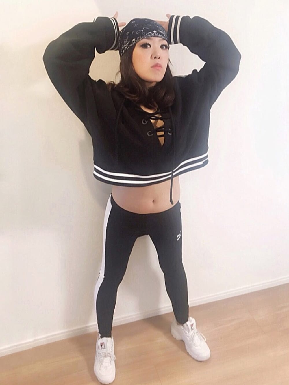 「シンプルコーデ、カジュアル、休日コーデ、春コーデ、ラフ、黒、puma by rhianna、バンダナ、アスレジャー、レギンス」｜「FENTY PUMA by Rihannaのアイテム（スウェット、ブラック系）」を使った、WODDYFUNKさん（レディース・154cm）の春コーディネートの1枚目の写真