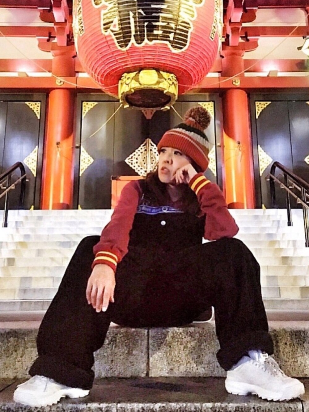 「秋のコーデ、スニーカーコーデ、ビッグシルエット、ブラウン、オーバーオール、HIPHOP、ストリート服が好き、TOKYONOIZ、PEACEな心」｜「Championのアイテム（ニットキャップ/ビーニー、オレンジ系）」を使った、WODDYFUNKさん（レディース・154cm）の秋コーディネートの1枚目の写真