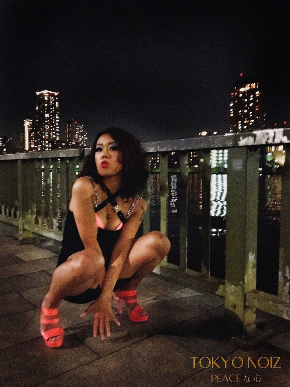 「TOKYONOIZ、PEACEな心、BLACK&PINK、street、streetstyle」｜「VICTORIA'S SECRETのアイテム（ブラジャー、ピンク系）」を使った、WODDYFUNKさん（レディース・154cm）の春コーディネートの1枚目の写真