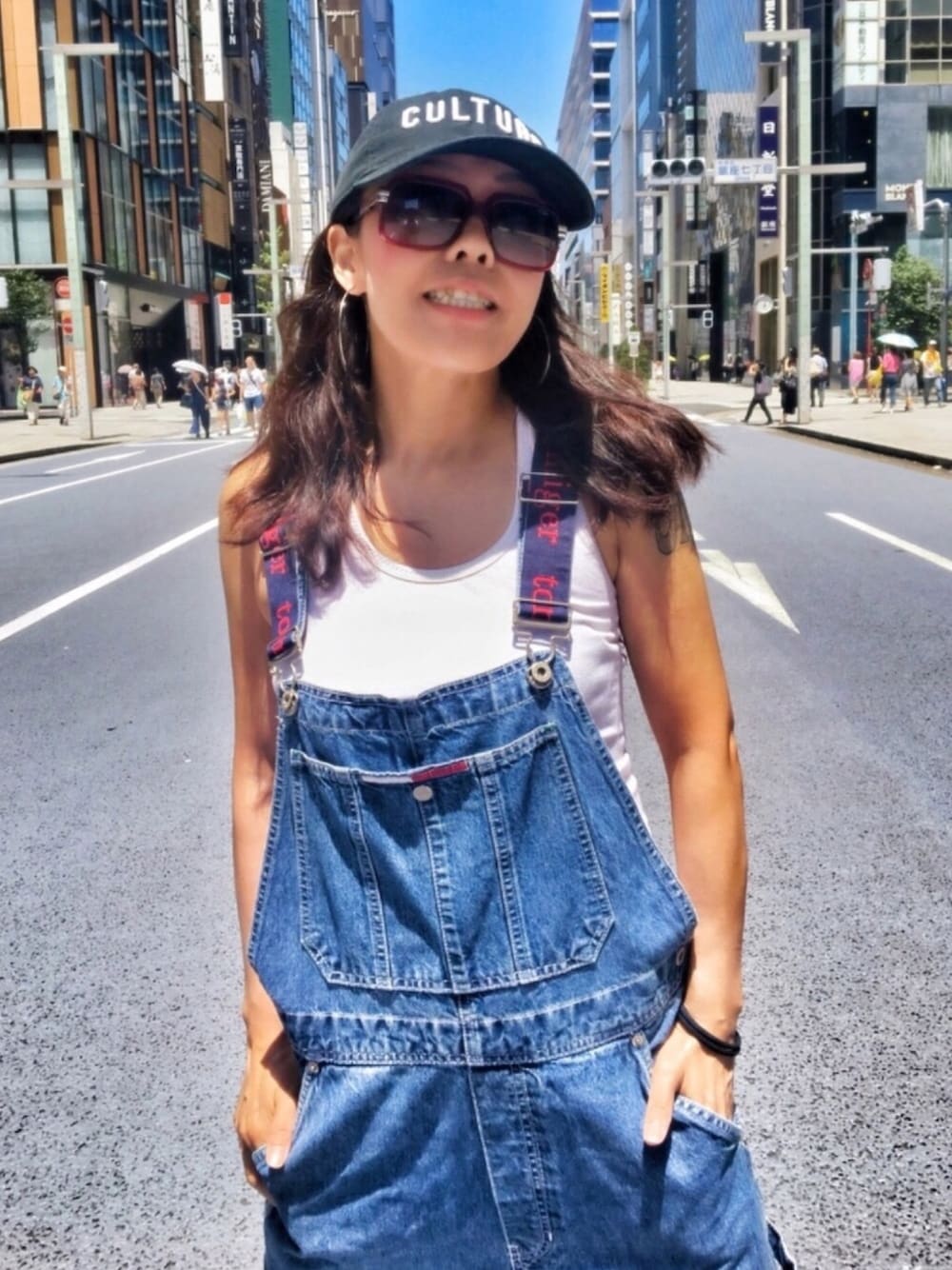 「デニムパンツ、サロペット、ストリート服が好き、TOKYONOIZ、PEACEな心、HIPHOP、90'sスタイル、WODDYFUNK、ファンク、funk」｜「NBAのアイテム（キャップ、ブラック系）」を使った、WODDYFUNKさん（レディース・154cm）の夏コーディネートの1枚目の写真
