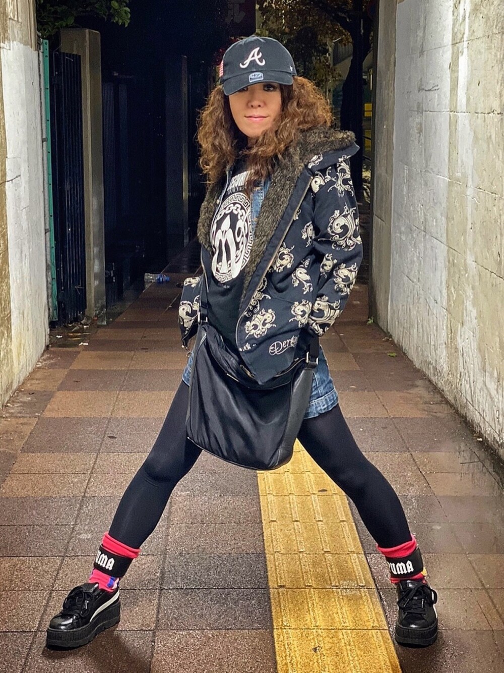 「スニーカー、ブラック、キャップ、アトランタ、HIPHOP、street、ストーリート、イアンコナー、ianconnor、ciara」｜「MLBのアイテム（キャップ、ブラック系）」を使った、WODDYFUNKさん（レディース・154cm）の秋コーディネートの1枚目の写真
