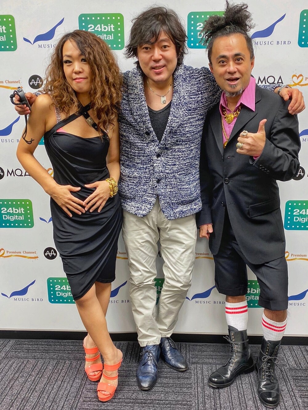 「クリスマスコーデ、christmas、hipchic、versace」｜「VERSACEのアイテム（ドレス、ブラック系）」を使った、WODDYFUNKさん（レディース・154cm）の冬コーディネートの1枚目の写真