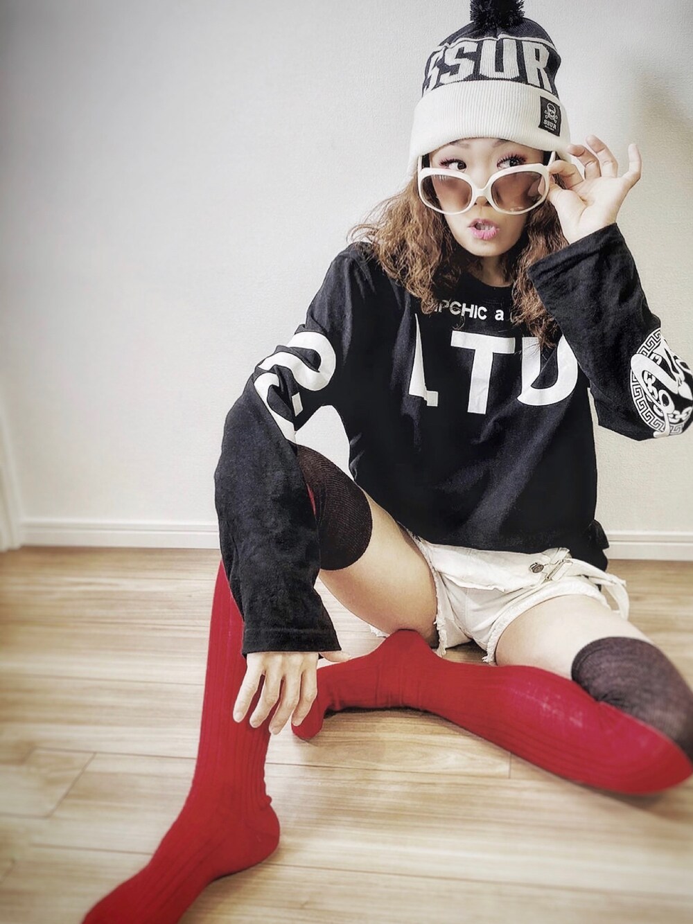 「休日スタイル、ゆるコーデ、ビッグシルエット、シンプル、オーバーサイズ、ロンT、ストリート、street、streetstyle、HIPHOP」｜「SSURのアイテム（ニットキャップ/ビーニー、ブラック系）」を使った、WODDYFUNKさん（レディース・154cm）の冬コーディネートの1枚目の写真