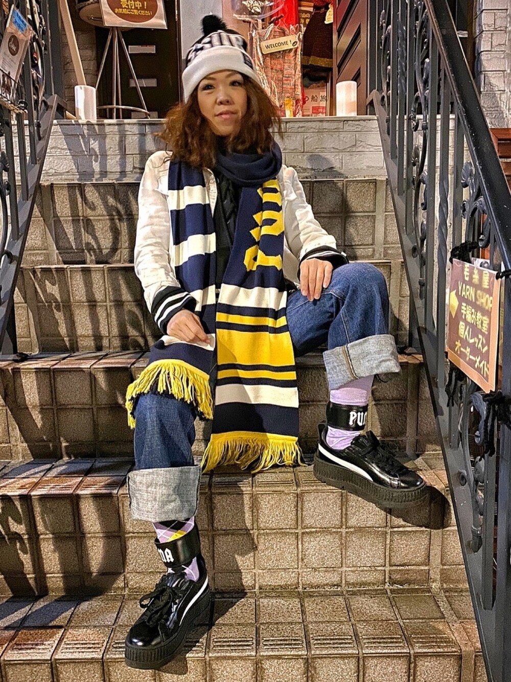 「パンツスタイル、スニーカー、ホワイトコーデ、ストリート、ストリートMIX、PUMA、HIPHOP、ヒップホップ、streetstyle」｜「SSURのアイテム（ニットキャップ/ビーニー、ブラック系）」を使った、WODDYFUNKさん（レディース・154cm）の冬コーディネートの1枚目の写真
