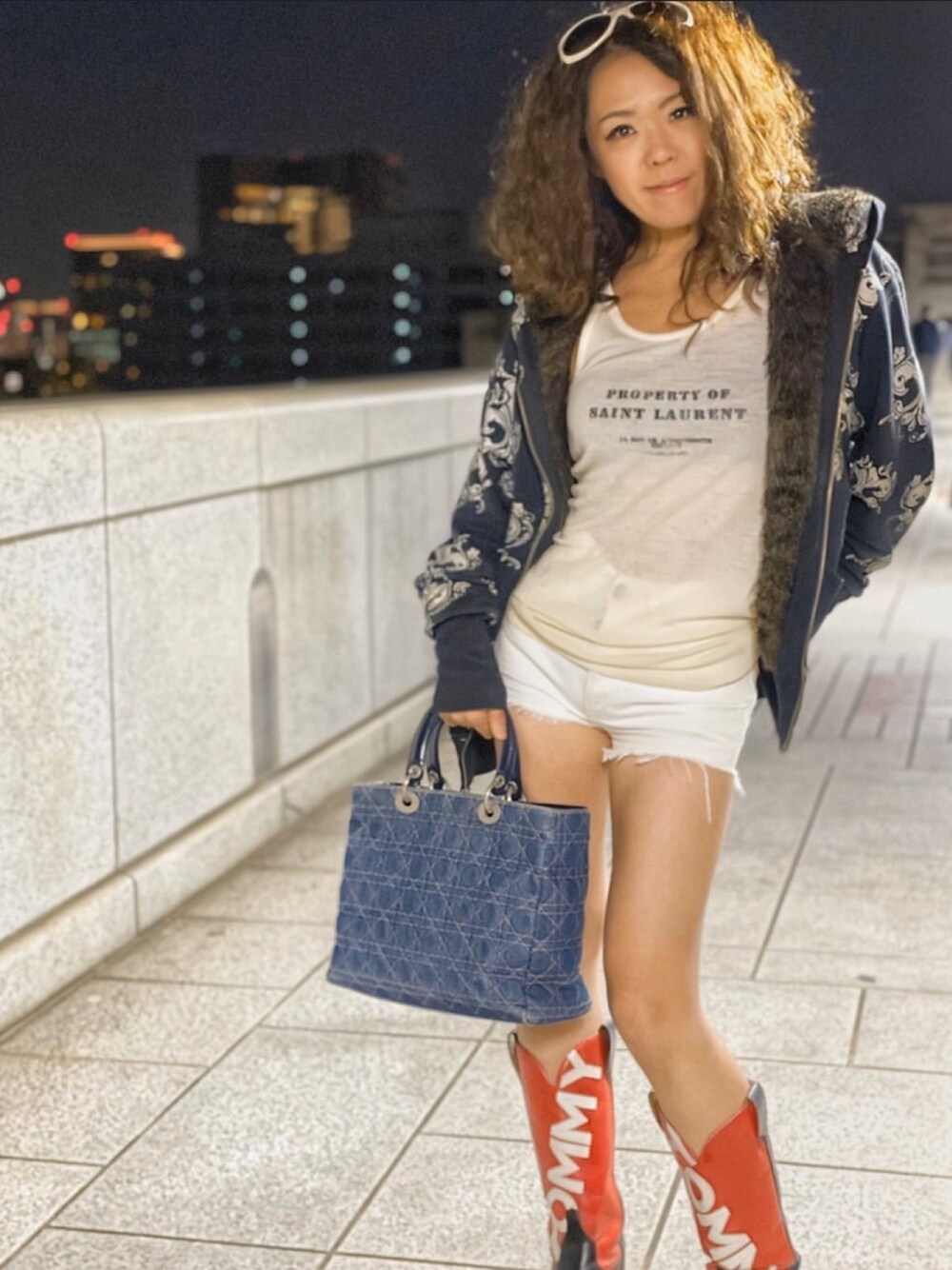 「やっぱりストリートが好き、ストリート、ストリートMIX、ストリートファッション、streetstyle、street、Beyonce、Irreplaceable、HIPHOP、ウエスタンブーツ」｜「Christian Diorのアイテム（サングラス、ホワイト系）」を使った、WODDYFUNKさん（レディース・154cm）の秋コーディネートの1枚目の写真