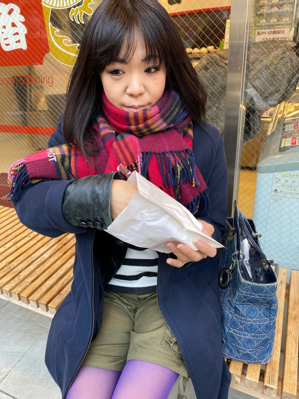 「レザージャケット、カラータイツ、Dries Van Noten x Fogal、vintage dior、ボーダー、ボーダートップス」｜「TOMMY HILFIGERのアイテム（マフラー、レッド系）」を使った、WODDYFUNKさん（レディース・155cm）の冬コーディネートの1枚目の写真