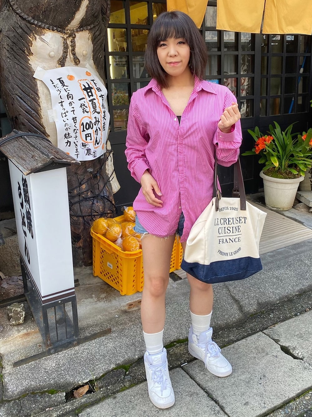 「春、夏コーデ、スニーカー、シャツスタイル、デニムパンツ、オーバーサイズ、伊豆、下田」｜「emanuel ungaroのアイテム（トップス、ピンク系）」を使った、WODDYFUNKさん（レディース・155cm）の春コーディネートの1枚目の写真