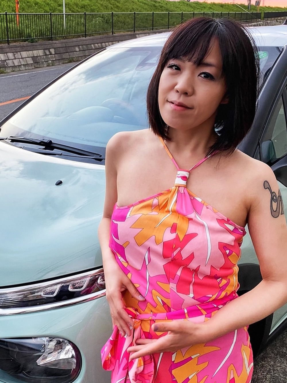 「夏コーデ、ピンク、エミリオプッチ、EMILIO PUCCI、シトロエン C3、シトロエン、CITROEN、citroen c3、ドライブ スタイル、ドライブコーデ」｜「EMILIO PUCCIのアイテム（トップス、ピンク系）」を使った、WODDYFUNKさん（レディース・155cm）の春コーディネートの1枚目の写真