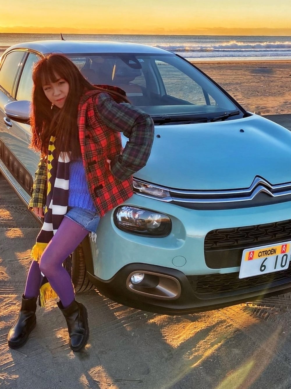 「デニムパンツ、パーカー、ブーツ、シトロエン C3、シトロエン、CITROEN、citroen c3、street、oggi 6月号、VOGUE」｜「CITROENのアイテム（その他、グリーン系）」を使った、WODDYFUNKさん（レディース・155cm）の冬コーディネートの1枚目の写真