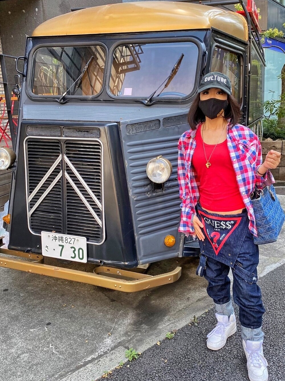 「シャツスタイル、スニーカー、オーバーオール、サロペット、asap rocky、GUESS ORIGINALS × A$AP ROCKY、シトロエン、CITROEN」｜「NBAのアイテム（キャップ、ブラック系）」を使った、WODDYFUNKさん（レディース・155cm）の夏コーディネートの1枚目の写真
