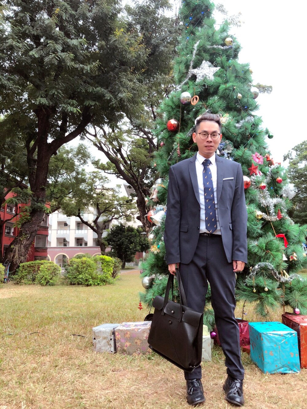 「christmas」｜「Dior hommeのアイテム（シャツ/ブラウス、ホワイト系）」を使った、Jamesさん（メンズ・173cm）の冬コーディネートの1枚目の写真