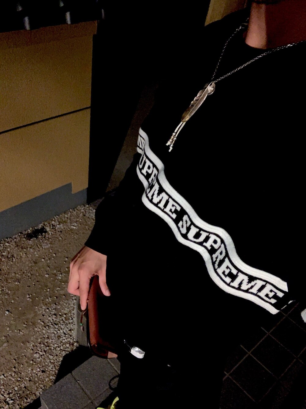 Supreme のニット/セーターを使った「黒」の人気ファッション 