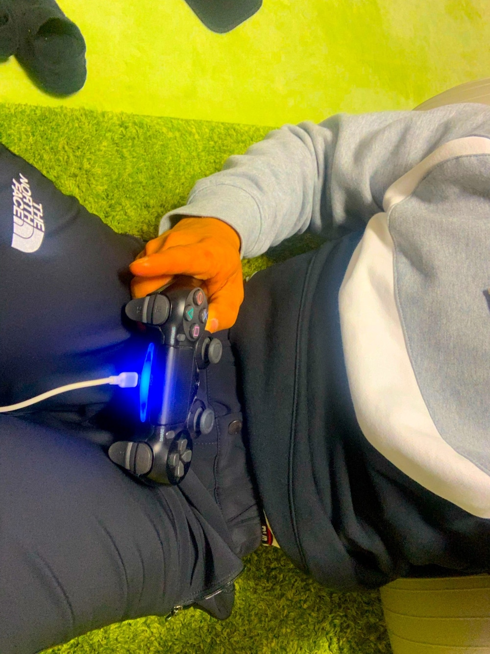 「おうちファッション、おしゃれさんと繋がりたい、ナイキ、モンハン、ノースフェイス、アルパイン ライト パンツ」｜「NIKEのナイキ スポーツウェア メンズ フレンチ テリー クルースウェット / トレーナー / NIKE《セットアップ対応商品》（その他トップス、ブラック系）」を使った、目がーーーーさん（メンズ・171cm）の春コーディネートの1枚目の写真