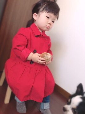 「green label relaxing（グリーンレーベルリラクシング）のアイテム（トレンチコート）」を使った、MOMOさん（キッズ・80cm）の秋コーディネート