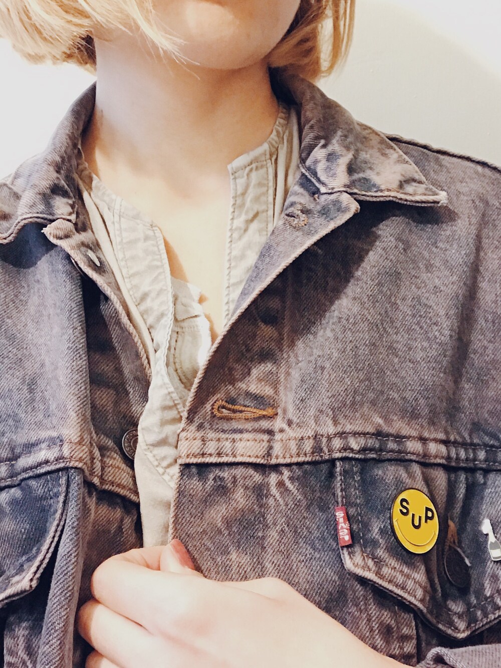 「AnthroStyle、contest」｜「LEVI'S VINTAGE CLOTHINGのアイテム（デニムジャケット、ブラウン系）」を使った、Tessaさん（レディース・163cm）の春コーディネートの1枚目の写真
