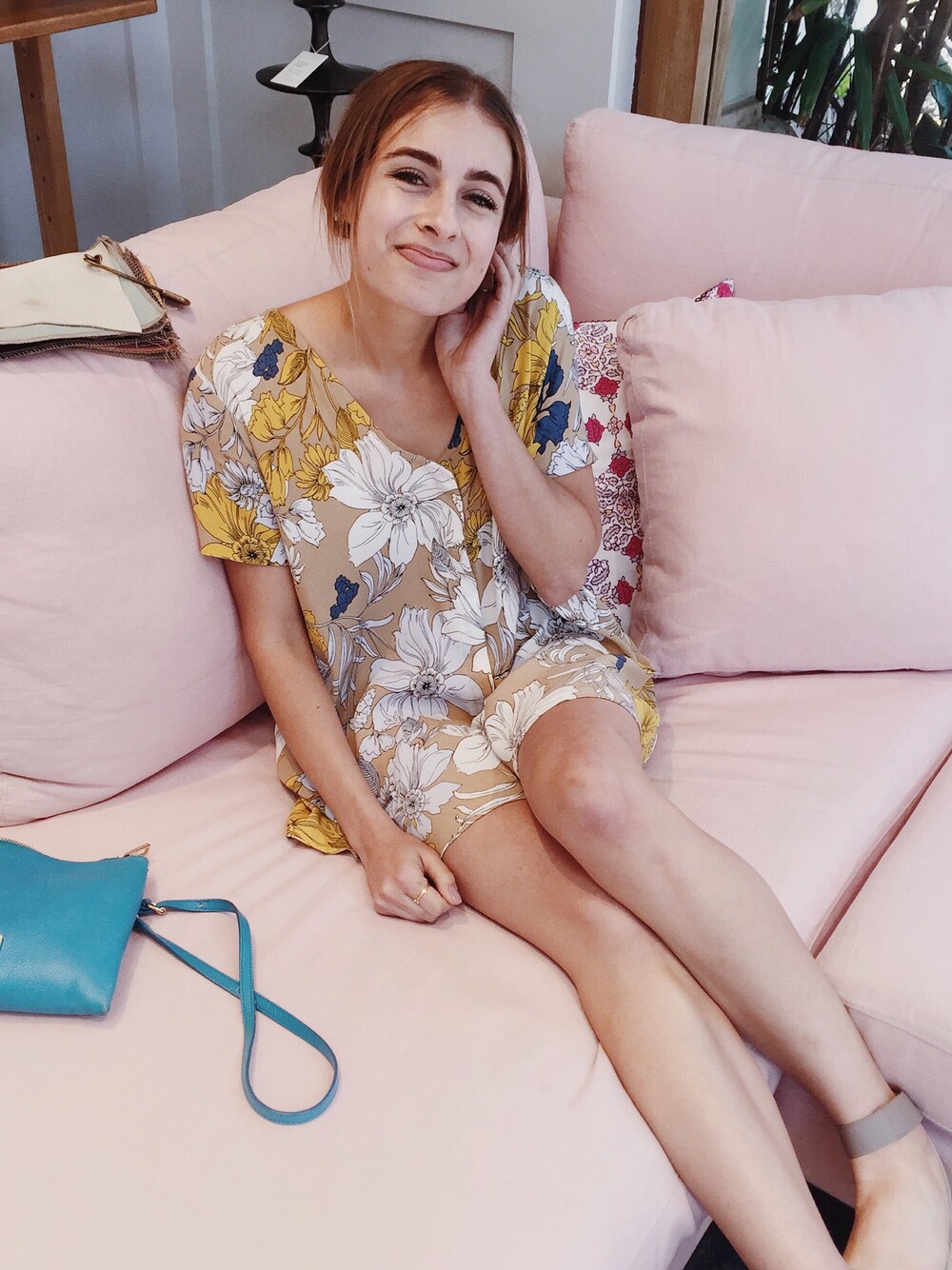 「ootd、outfit、summer、casual、floral、Floral print、VINCE、romper」｜「Anthropologieのアイテム（つなぎ/オールインワン、その他）」を使った、Tessaさん（レディース・163cm）の春コーディネートの1枚目の写真