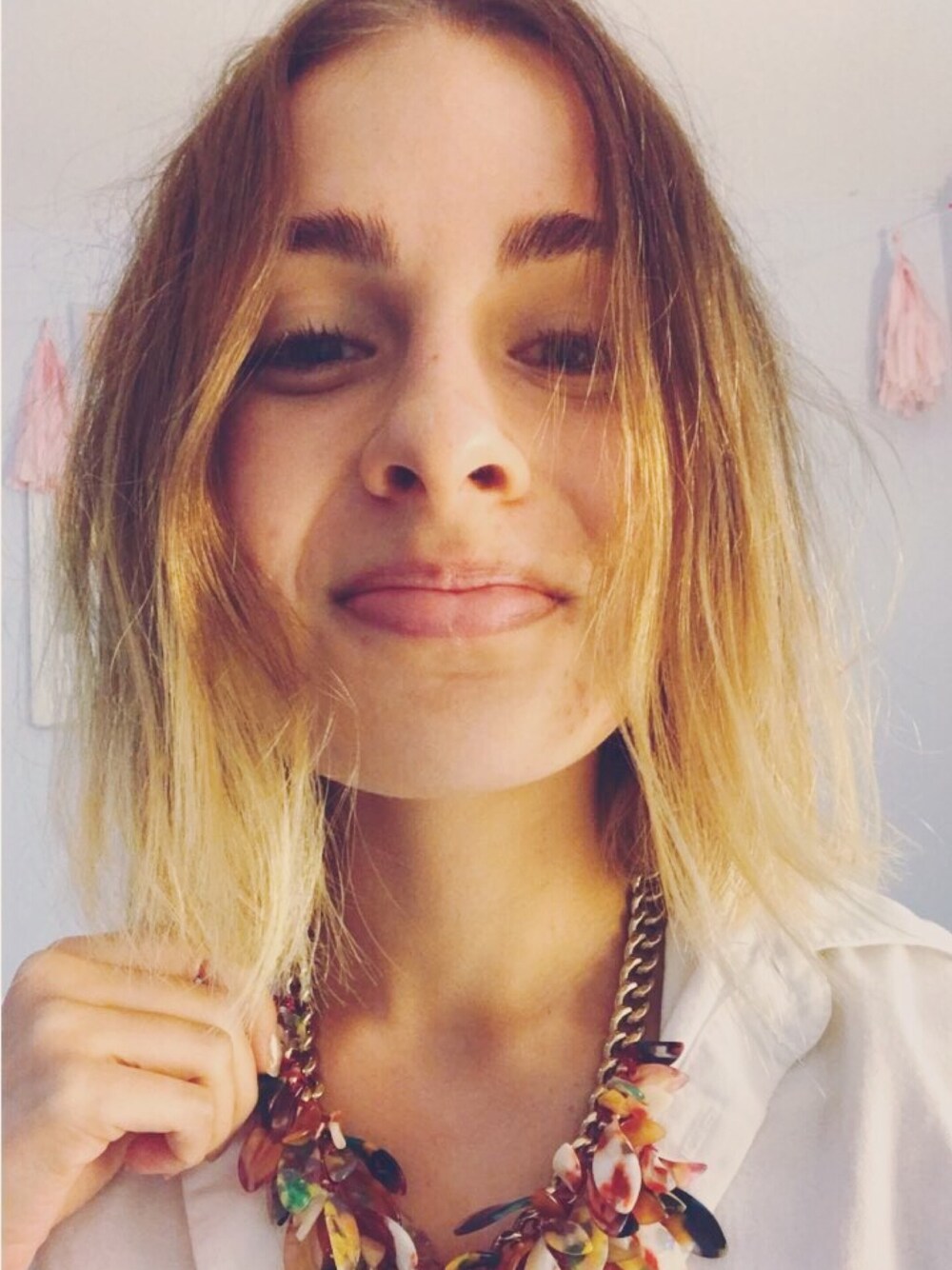 「ootd、outfit、summer、casual、Jewelry、madewell、PARIS、spring、springstlye」｜「madewellのアイテム（シャツ/ブラウス、ホワイト系）」を使った、Tessaさん（レディース・163cm）の春コーディネートの1枚目の写真