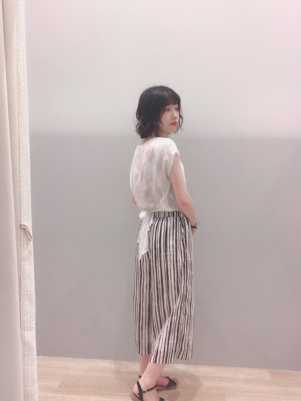 「大人カジュアル、サンダル、ストライプパンツ、オトナ女子、きれいめスタイル、高身長、earthstaff、earth music&ecology、furryrate」｜「Furryrateのアイテム（トップス、その他）」を使った、niboshiさん（レディース・163cm）の夏コーディネートの1枚目の写真