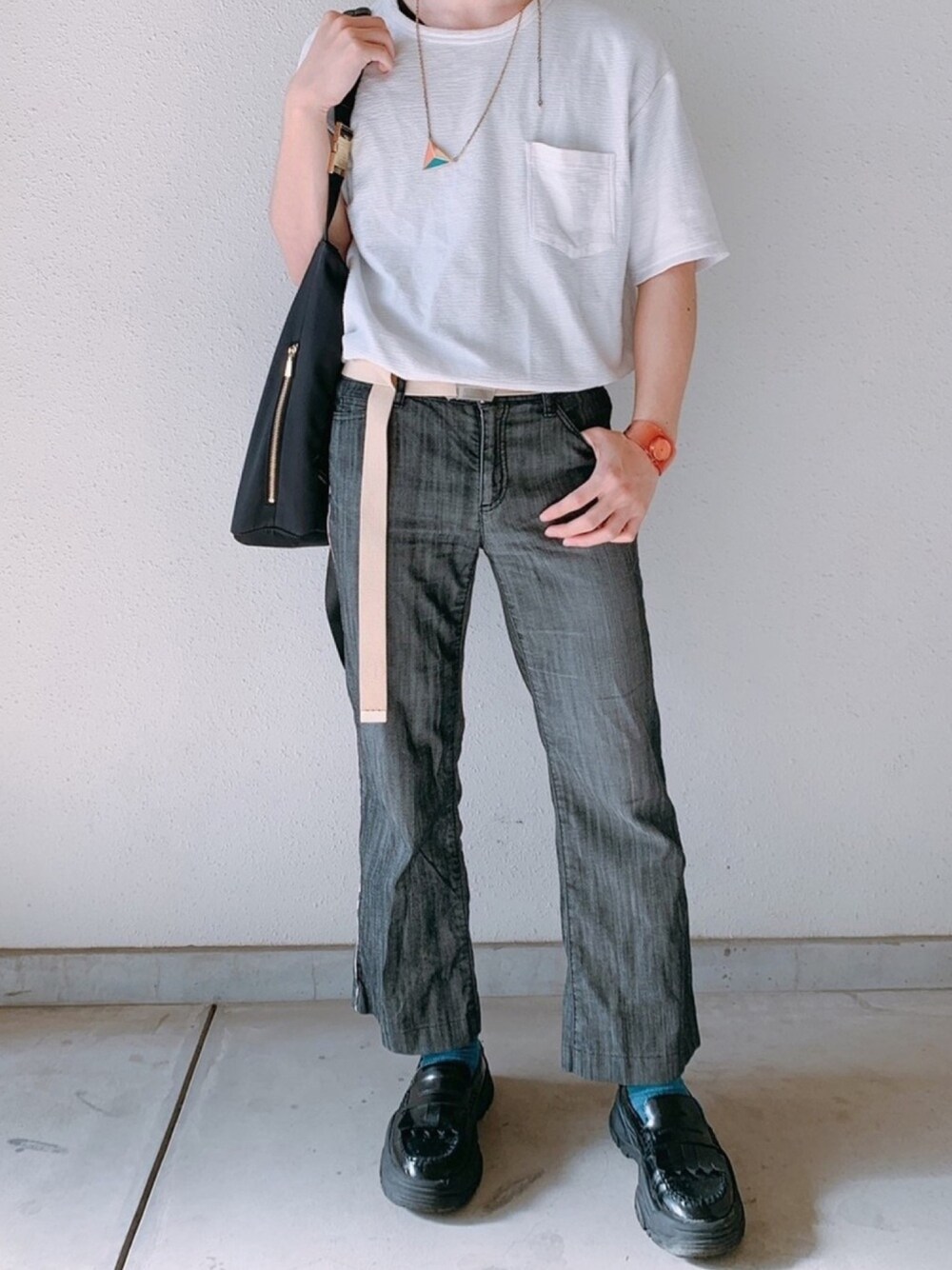 「夏コーデ、シンプル、burberry、デニムパンツ、フレアパンツ、カジュアルコーデ、プチプラ、ISSEY MIYAKE、BEAUTY&YOUTH UNITED ARROWS、シンプルコーデ」｜「BURBERRYのアイテム（デニムパンツ、ブルー系）」を使った、シャツ男 さん（メンズ・167cm）の春コーディネートの1枚目の写真