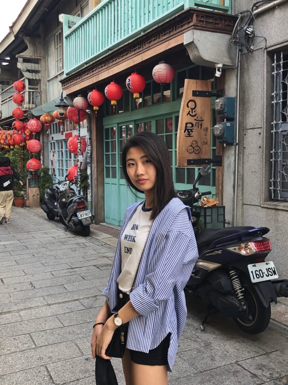 「UNIQLOのアイテム（シャツ/ブラウス、ブルー系）」を使った、Lizさん（レディース・160cm）の冬コーディネートの1枚目の写真