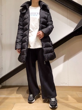 「スリットパンツ」｜「アイテム（ダウンジャケット/コート）」を使った、T.yukikoさん（レディース・156cm）の秋コーディネート