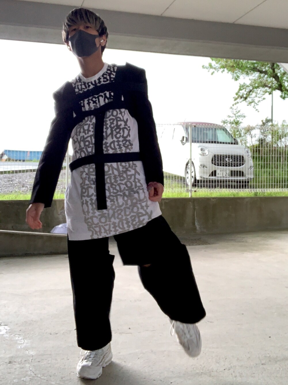 COMME des GARCONSのサスペンダーを使ったメンズ人気ファッション