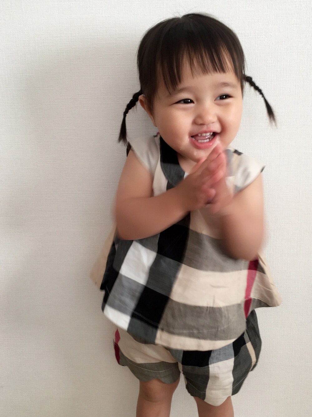 「キッズ、キッズコーデ、キッズファッション、1歳、1歳5ヶ月、韓国子供服、海外子供服、バーバリー風、バーバリー」｜「韓国子供服のアイテム（トップス、ベージュ系）」を使った、こちゃ♡さん（キッズ・80cm）の春コーディネートの1枚目の写真