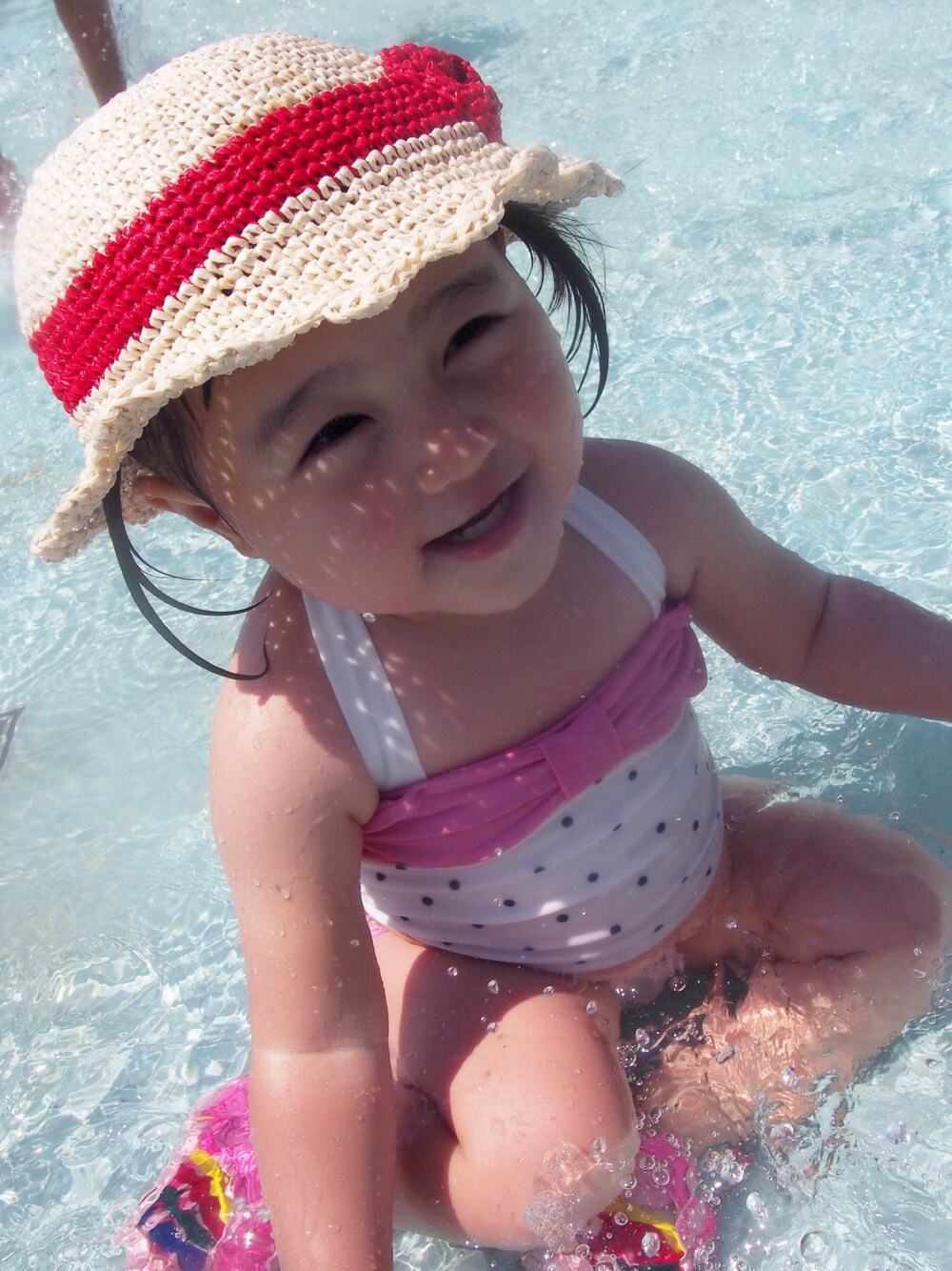 「キッズ、キッズコーデ、キッズファッション、1歳、1歳半、1歳6ヶ月、水着、キッズ水着、プール」｜「petit mainのリボンディテールタンキニスイムウェア（水着、ピンク系）」を使った、こちゃ♡さん（キッズ・80cm）の春コーディネートの1枚目の写真